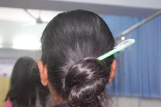 אביזרי שיער לעבודה: סגנונות פשוטים אך אלגנטיים ללבוש למשרד